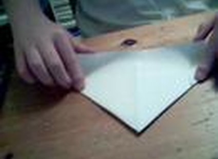 Instrukcja robienia łódki z papieru