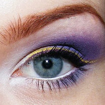 Fioletowy makijaż oczu