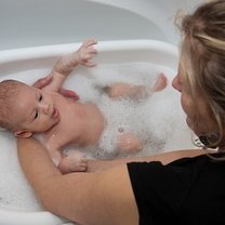 Kąpiel niemowlaka