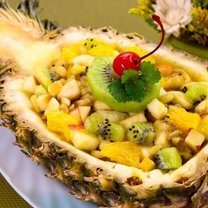 Sałatka owocowa w ananasie