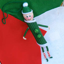 Elf z makaronu na choinkę