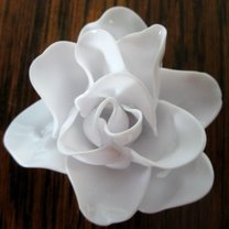 róża z plastikowych łyżeczek - krok 10