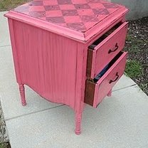 Różowa szafka