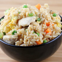 Smażony ryż z kurczakiem
