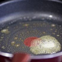 Omlet z pieczarkami i cebulą 8