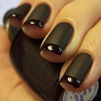 czarny french manicure