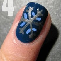 Śnieżynki na paznokciach 4
