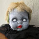 zombie na Halloween z lalki
