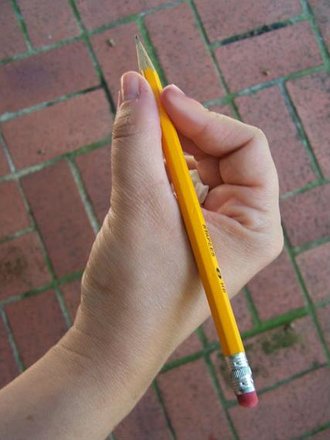 Trzymanie długopisu