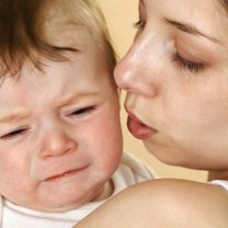 płaczący niemowlak