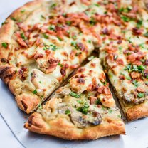 Przepis na włoską pizze na cienkim cieście