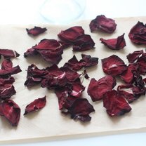 Jak zrobić olejek różany