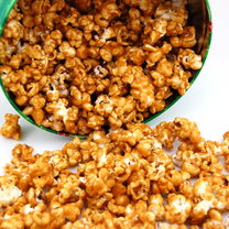 Jak zrobić domowy popcorn karmelowy
