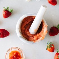 Jak zrobić piling truskawkowy