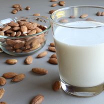Jak zrobić domowe mleko migdałowe krok 2
