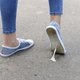 Jak pozbyć się gumy do żucia z podeszwy buta?